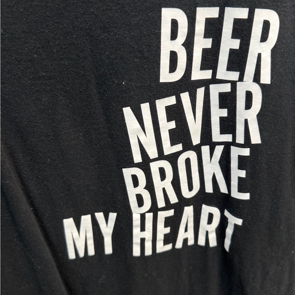 Black Graphic Tee - Beer Never Broke My Heart - Picture 3 of 5